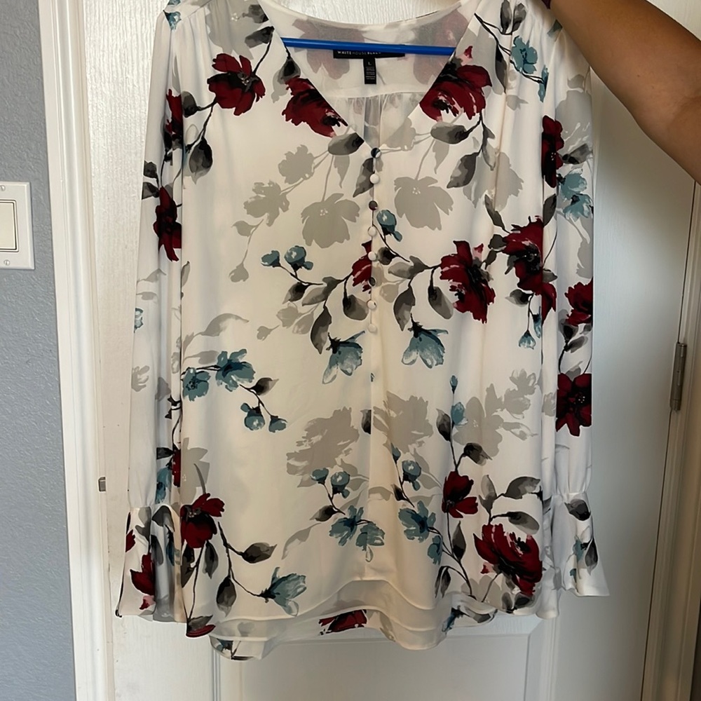 Gorgeous White House Black Market bell sleeve floral blouse. Never worn. Size L